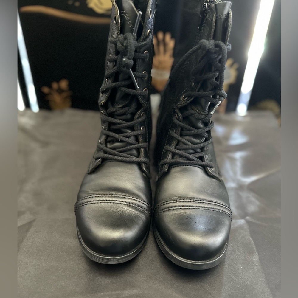 Steve Madden Troopa Black Leather Boot. Women’s 8